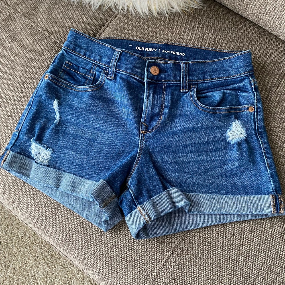 Ripped boyfriend jeans short